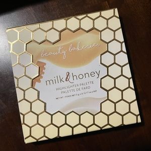 Beauty bakery highlighter